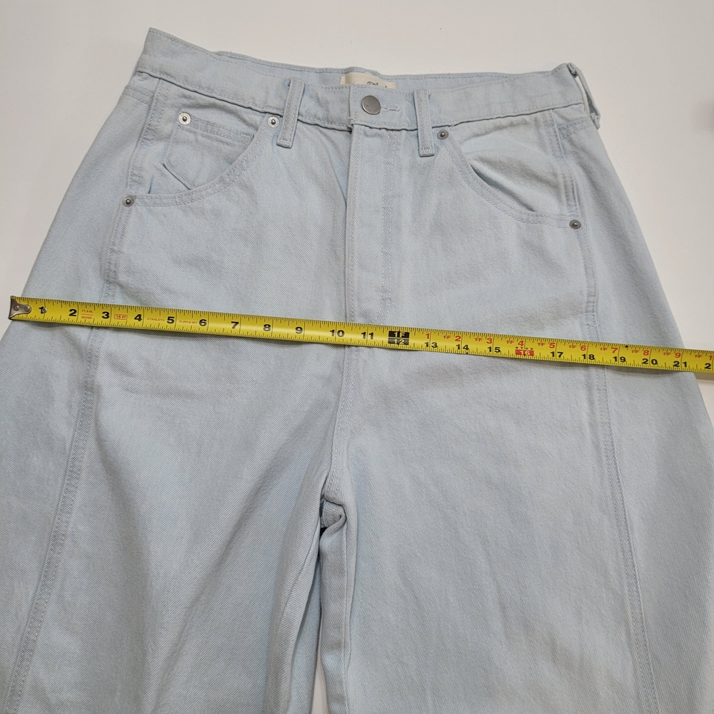 Universal Thread High-Rise Curved Leg Barrel Ballow Light Wash Jeans  Size 6 - Picture 5 of 16